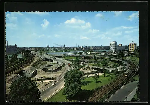 AK Mannheim, Auffahrt zur Rheinbrücke mit Blick auf Ludwigshafen