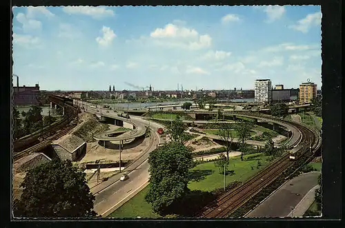 AK Mannheim, Auffahrt zur Rheinbrücke mit Blick auf Ludwigshafen