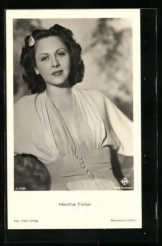 AK Schauspielerin Hertha Feiler mit einem sanften Lächeln