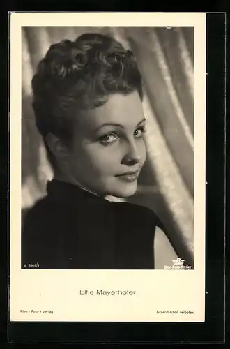 AK Schauspielerin Elfie Mayerhofer mit einem schönen Lächeln in die Kamera