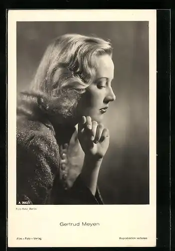 AK Schauspielerin Gertrud Meyen mit einem bedrückten Blick