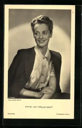 AK Schauspielerin Irene von Meyendorff mit einem charmanten Lächeln