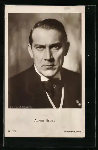 AK Schauspieler Alwin Neuss mit ernstem Blick