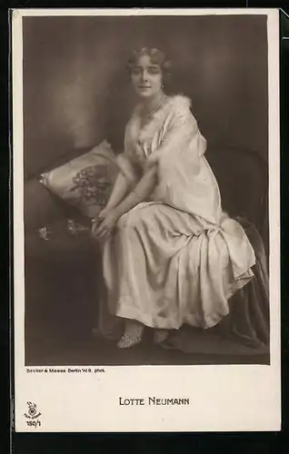 AK Schauspielerin Lotte Neumann im weissen Kleid