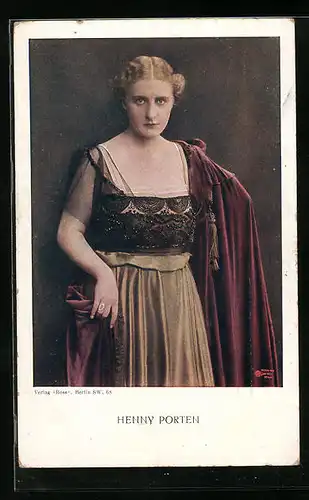 AK Schauspielerin Henny Porten in zeitgenössischer Kleidung