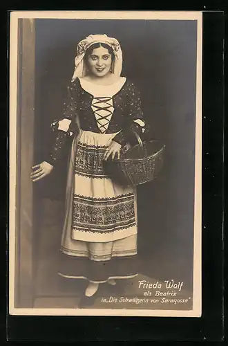 AK Schauspielerin Frieda Wolf mit einem Korb
