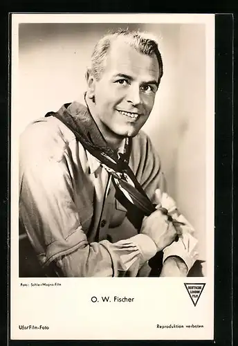 AK Schauspieler O. W. Fischer mit einem charismatischen Lächeln