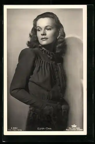 AK Schauspielerin Edith Oss in schwarzer Kleidung