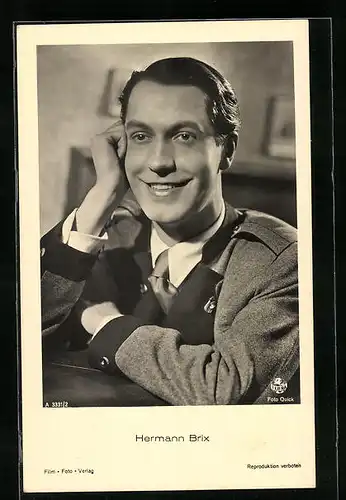 AK Schauspieler Hermann Brix in der Denkerpose