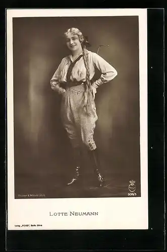 AK Schauspielerin Lotte Neumann in schwarzweiss fotografiert