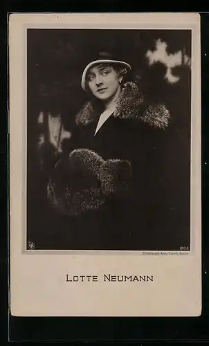 AK Schauspielerin Lotte Neumann mit Pelz