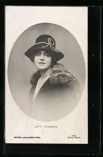 AK Schauspielerin Lotte Neumann mit einem Hut
