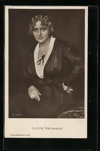 AK Schauspielerin Lotte Neumann in schwarzer Kleidung