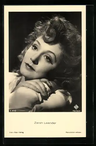 AK Schauspielerin Zarah Leander in schwarzweiss fotografiert