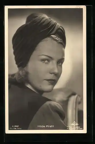 AK Schauspielerin Hilde Krahl mit einer Kopfbedeckung