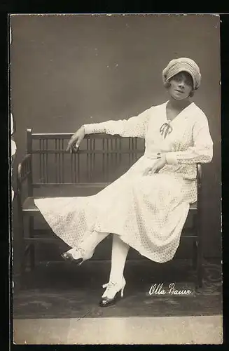 AK Schauspielerin Olla Bauer in weisser Kleidung