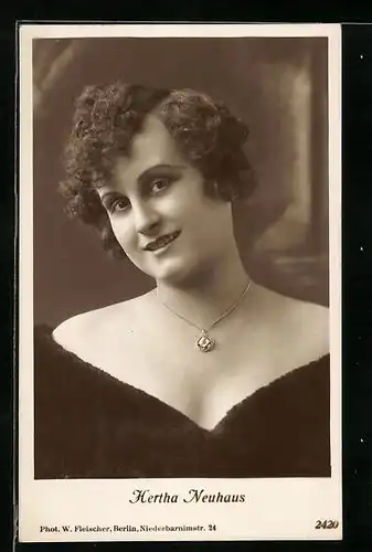 AK Schauspielerin Hertha Neuhaus mit lockigem Haar
