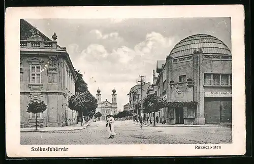 AK Székesfehérvár, Rakóczi-utca mit Blick zur Synagoge