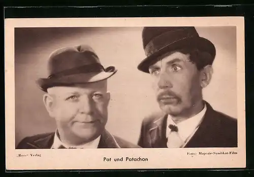 AK Schauspieler Pat & Patachon in Anzügen mit Melone im Portrait