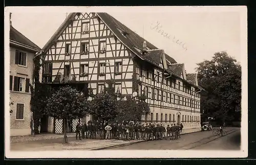 Foto-AK Winterthur, Soldaten vor der Kaserne