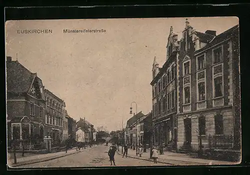 AK Euskirchen, Münstereifelerstrasse mit Passanten