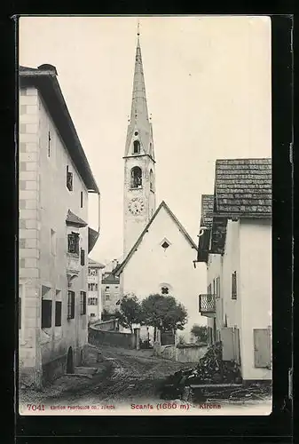 AK Scanfs, Strassenpartie mit Blick zur Kirche