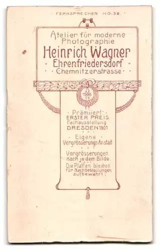 Fotografie Heinrich Wagner, Ehrenfriedersdorf, Chemnitzerstrasse, Junger Mann mit Buch