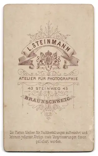 Fotografie L. Steinmann, Braunschweig, Steinweg 43, Bürgerliche Dame mit dem Blick zur Seite