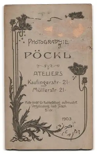 Fotografie Oscar Pöckl, München, Kaufingerstr. 21, Bürgerlicher Mann mit Schnurrbart und zufriedenem Blick