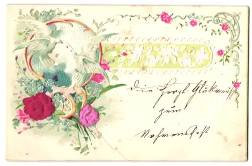 Stoff-Präge-AK Zwei Brieftauben teilen sich einen Brief inmitten eines Ornaments mit Rosen aus echtem Stoff