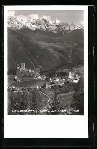 AK Ladis /Ober-Inntal, Blick auf den Ort gegen die Karlspitze