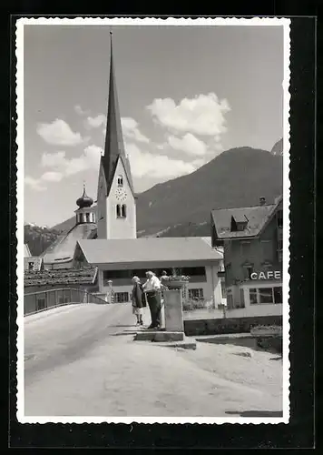 AK Zell am Ziller, Blick auf die Kirche und ein Cafe