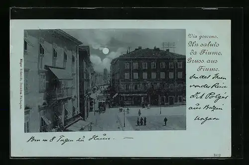 Mondschein-AK Fiume, Strassenpartie mit Passanten