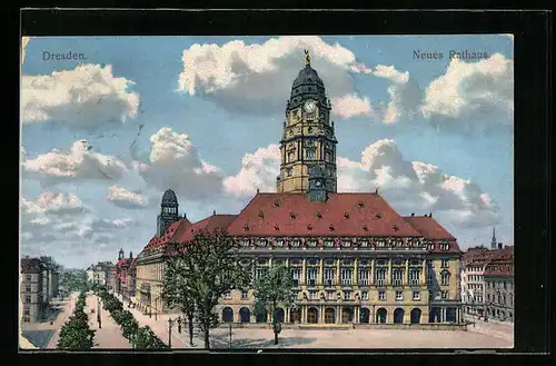 AK Dresden, Strassenpartie mit neuem Rathaus