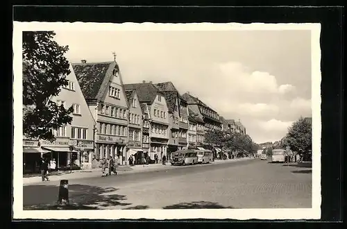 AK Friedberg, Kaiserstrasse mit Geschäften und Bussen