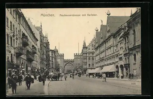AK München, Strassenpartie mit Karlstor in der Neuhauserstrasse