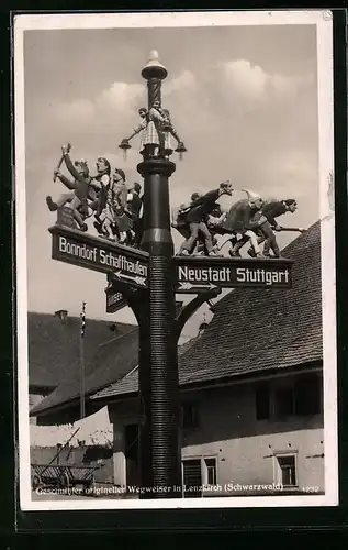 AK Lenzkirch i. Schwarzwald, Geschnitzter origineller Wegweiser
