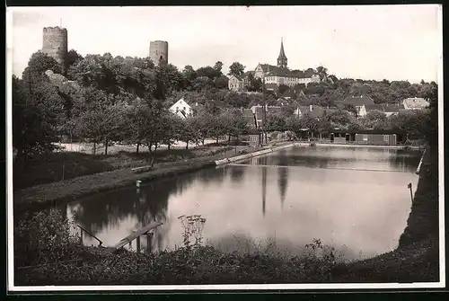 Fotografie Brück & Sohn Meissen, Ansicht Kohren, Blick auf den Badeteich und Teilansicht der Stadt