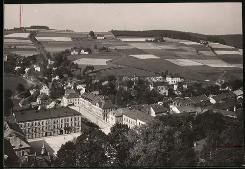 Fotografie Brück & Sohn Meissen, Ansicht Eibenstock, Blick auf die Stadt mit Geschäften