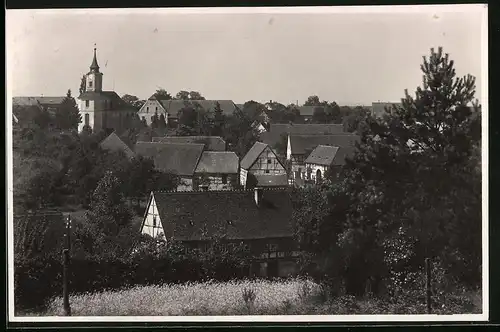 Fotografie Brück & Sohn Meissen, Ansicht Schmannewitz, Blick über die Dächer zur Kirche