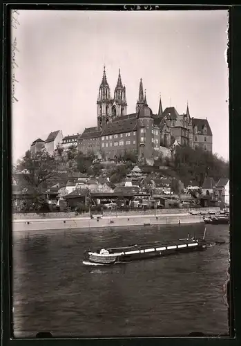 Fotografie Brück & Sohn Meissen, Ansicht Meissen i. Sa., Frachtkahn auf der Elbe mit Blick auf die Stadt