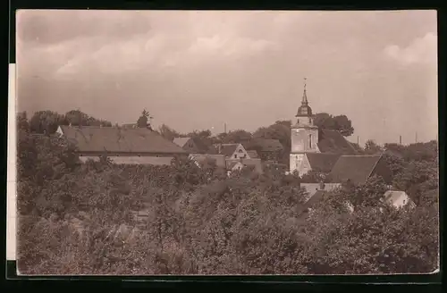 Fotografie Brück & Sohn Meissen, Ansicht Heynitz, Ortsansicht mit Kirche
