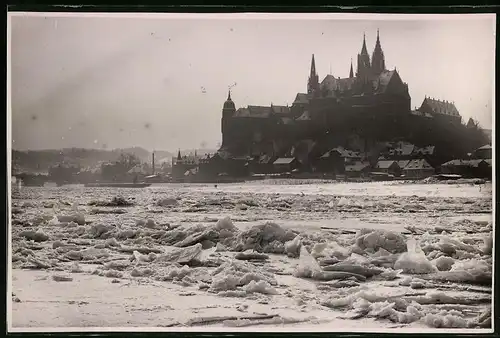 Fotografie Brück & Sohn Meissen, Ansicht Meissen, Eisgang auf der Elbe im Winter