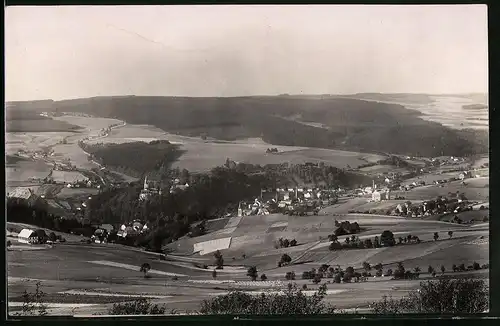 Fotografie Brück & Sohn Meissen, Ansicht Neuhausen i. Erzg., Blick vom vom Schwartenberg Haus auf den Ort