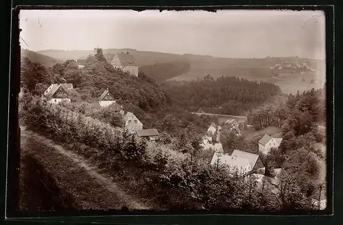 Fotografie Brück & Sohn Meissen, Ansicht Scharfenstein i. Erzg., Teilansicht des Ortes mit Blick zum Schloss