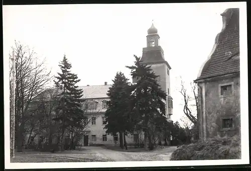 Fotografie Brück & Sohn Meissen, Ansicht Glaubitz, Partie am Erholungsheim mit Schloss