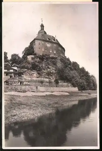 Fotografie Brück & Sohn Meissen, Ansicht Hirschstein a. d. Elbe, Elbepartie mit Blick zum Schloss