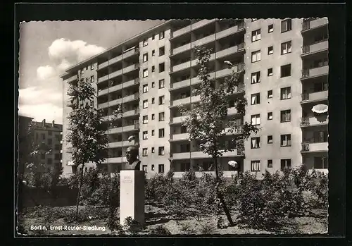 AK Berlin, Ernst-Reuter-Siedlung mit Denkmal