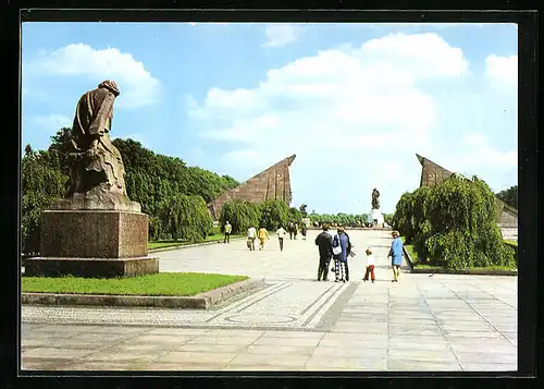 AK Berlin, Sowjetisches Ehrenmal Treptow
