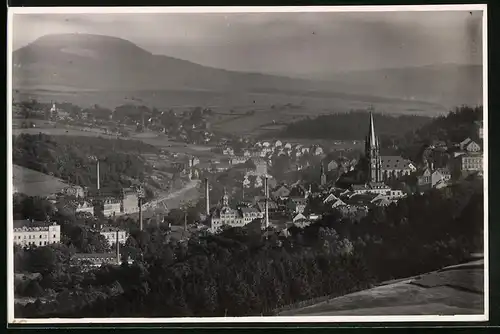 Fotografie Brück & Sohn Meissen, Ansicht Buchholz i.Erzg., Blick auf den Ort mit Fabriken und Kirche